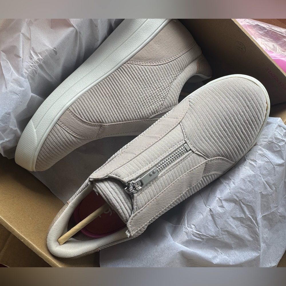 🎉LAST PIECE 🎉RYKA‎ Vibe Wedge Sneakers in Taupe